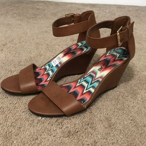 AEO, tan sandal wedges